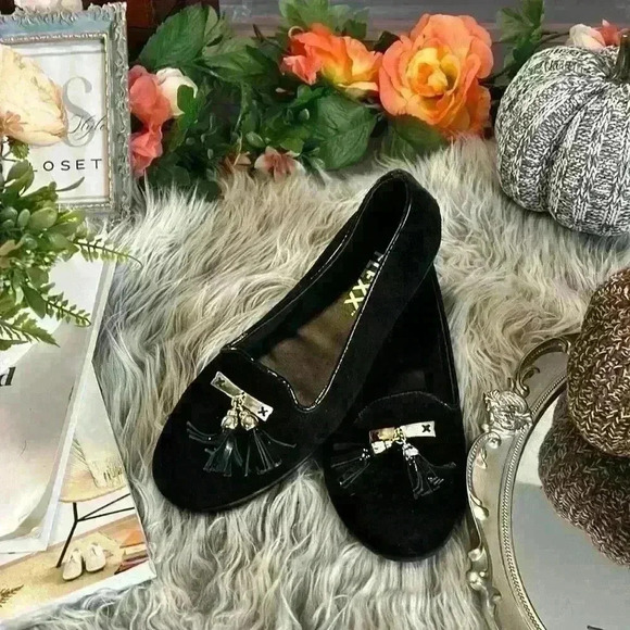 The Flexx Women’s Missliper Suede Loafers Flats w/ Gold Plate and Tassels Black - Picture 1 of 6